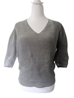 Uniqlo -S- Short Sleeve 100% Cotton 3D Sweater Black And White V-Neck